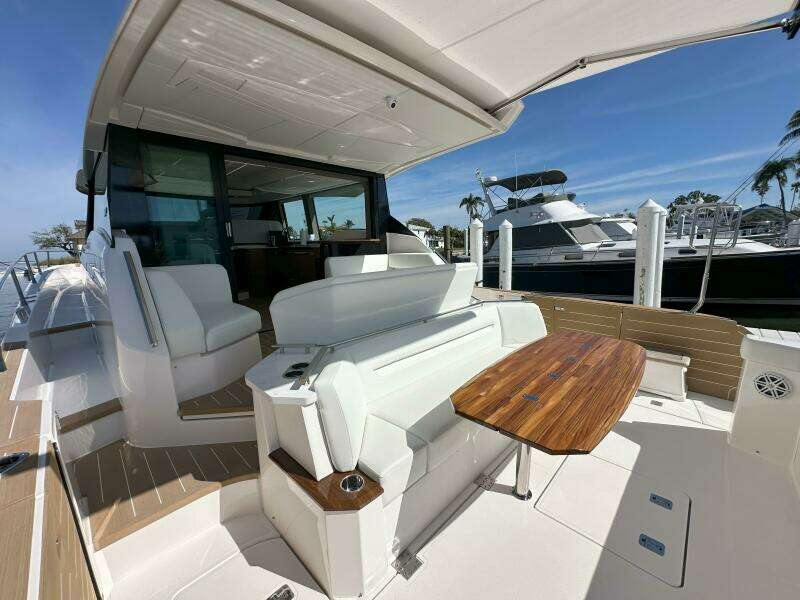 2025 Tiara Yachts 60 EX - Aft Facing Lounge