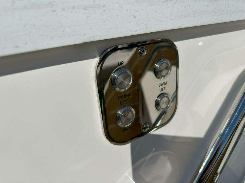 2025 Tiara Yachts 60 EX - Swim Platform