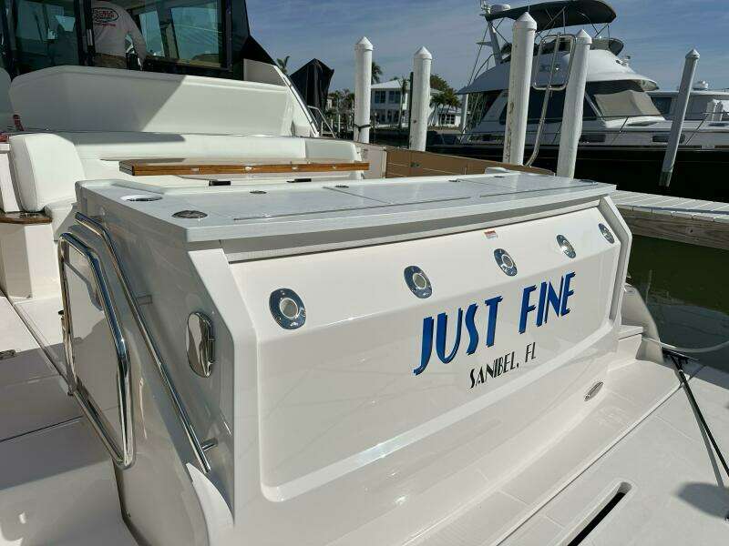 2025 Tiara Yachts 60 EX - Rod Holders