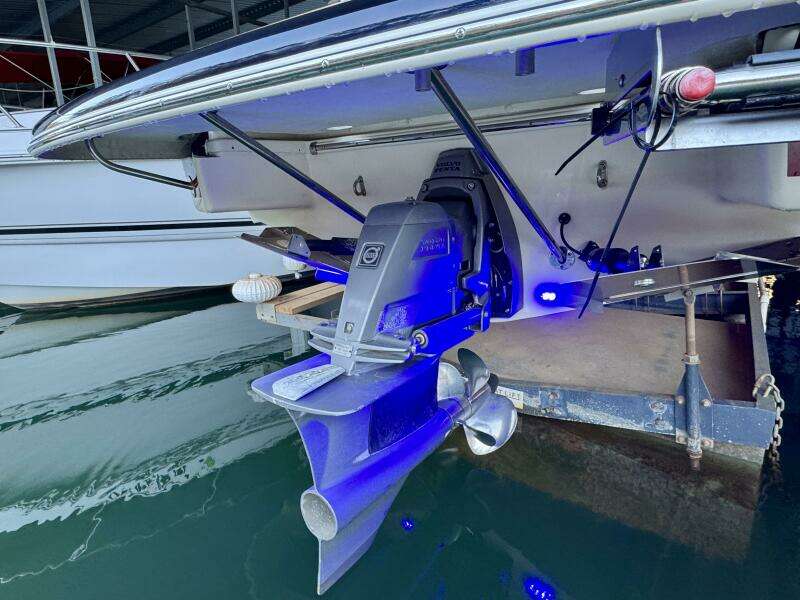 2018 Chris-Craft Launch 27 Heritage Trim Edition - Surf