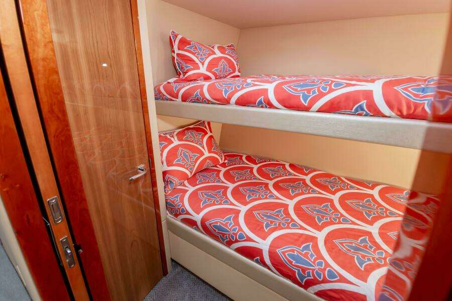 2008 Hatteras 64 Enclosed Bridge