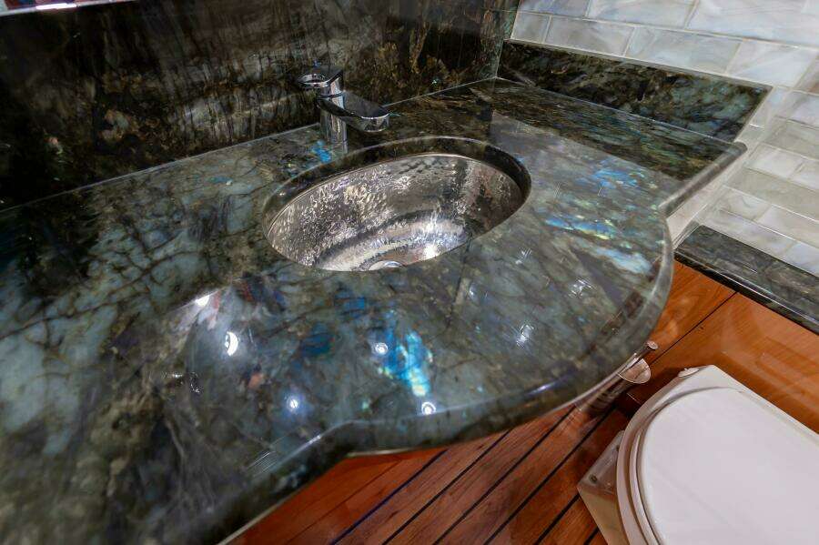 2008 Hatteras 64 Enclosed Bridge