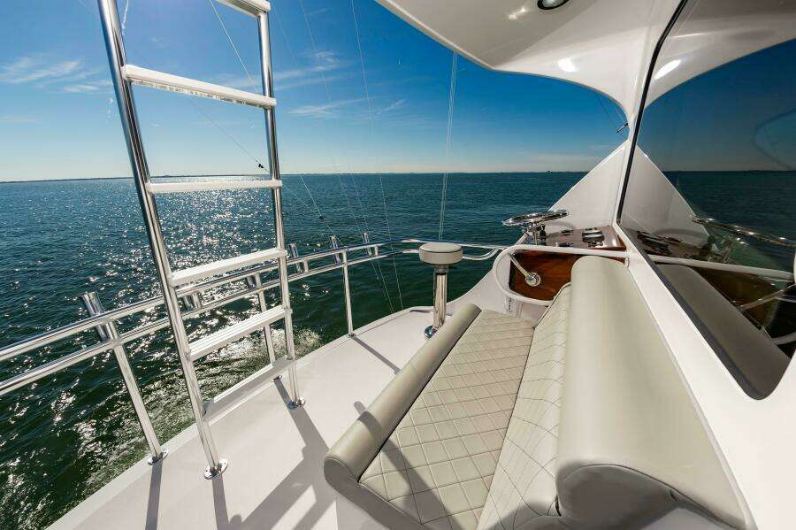 2008 Hatteras 64 Enclosed Bridge