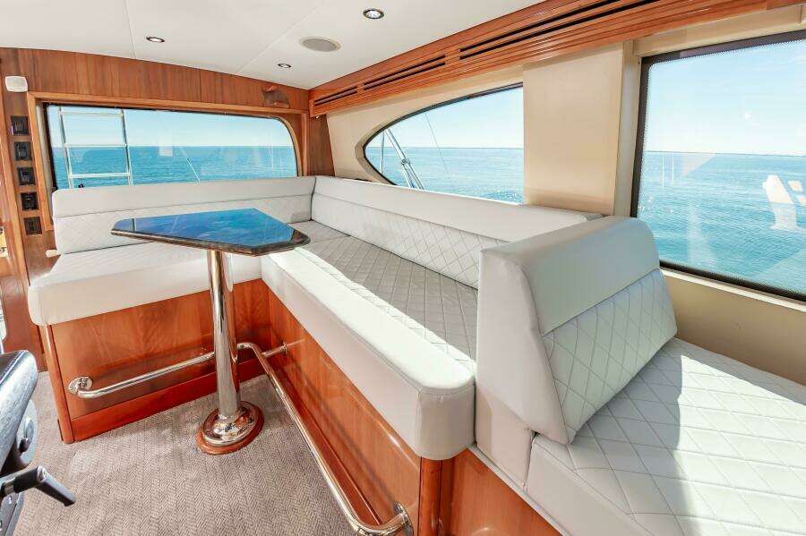 2008 Hatteras 64 Enclosed Bridge