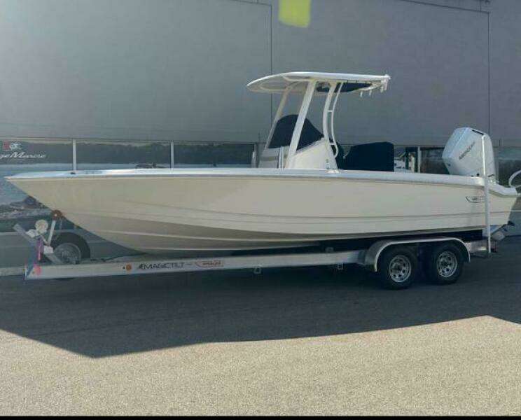 2023 Boston Whaler 250 Dauntless