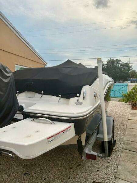 2022 Bayliner DX2000