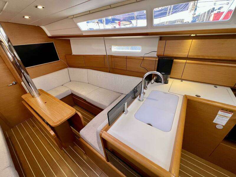 2013 Jeanneau 379