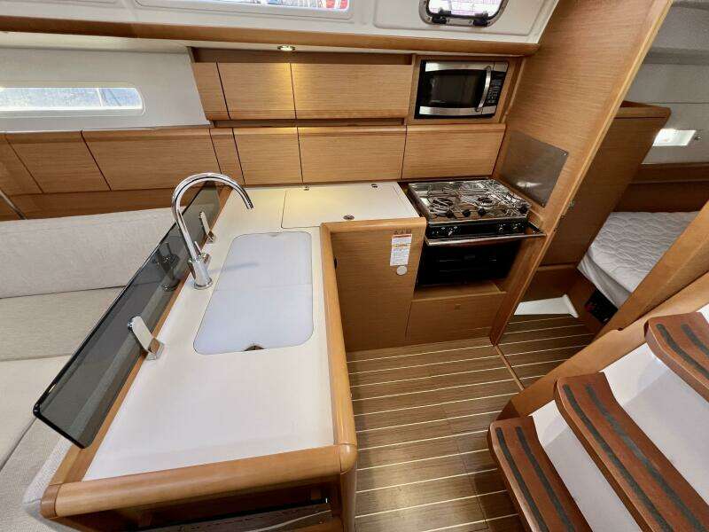 2013 Jeanneau 379
