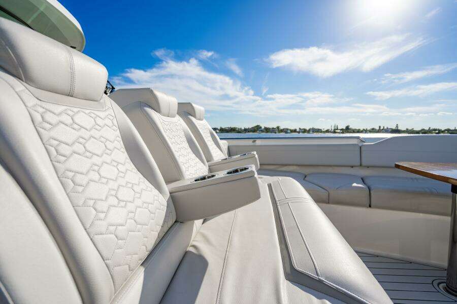 2022 Tiara Yachts 43 LS