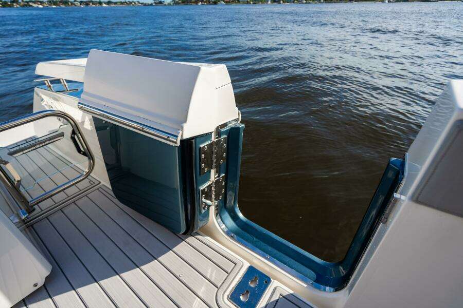 2022 Tiara Yachts 43 LS