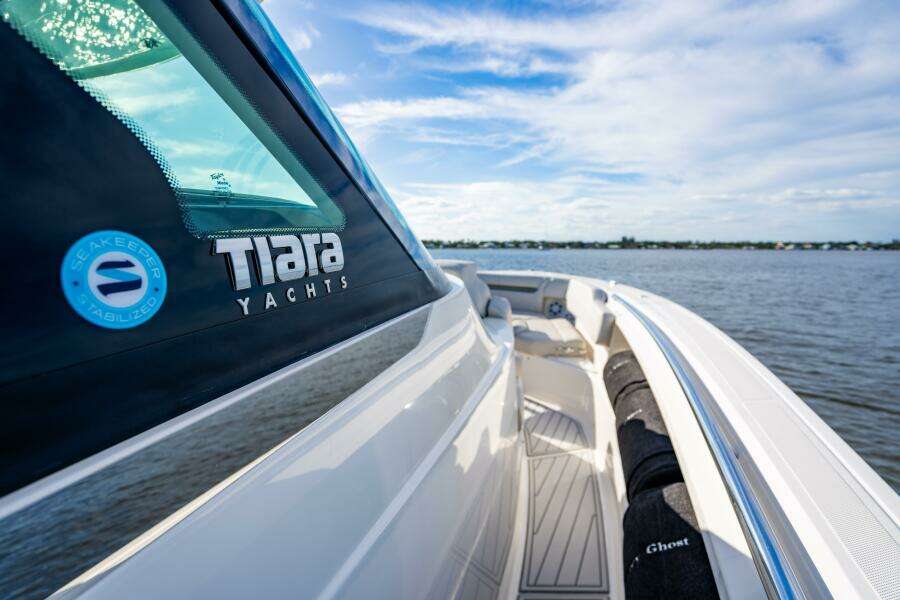 2022 Tiara Yachts 43 LS