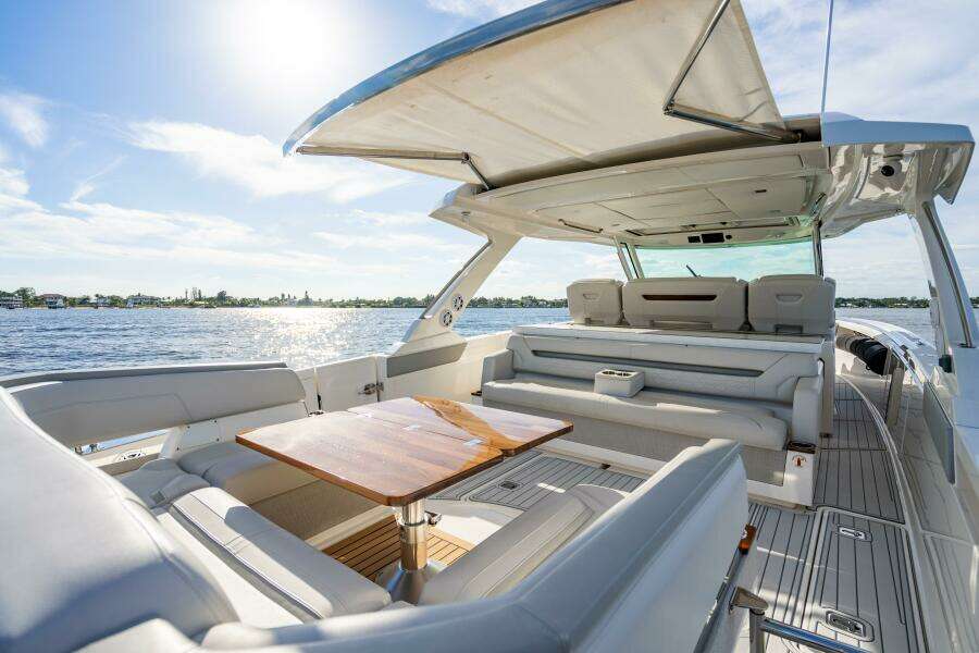 2022 Tiara Yachts 43 LS