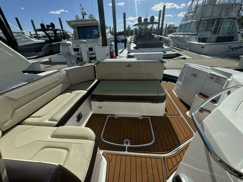 2018 Monterey 335 SY