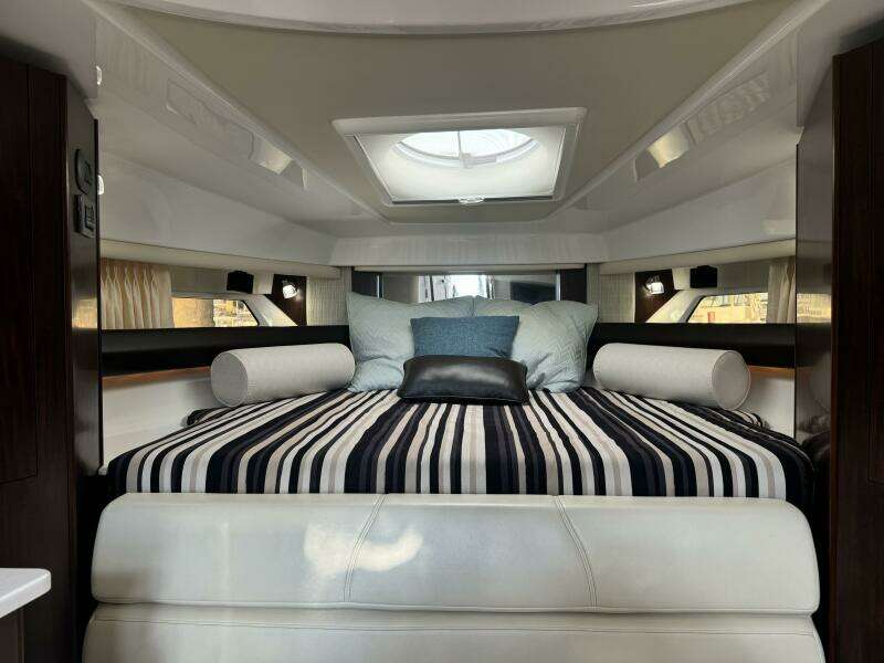 2018 Monterey 335 SY