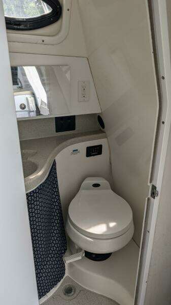 2001 Wellcraft 270 Coastal