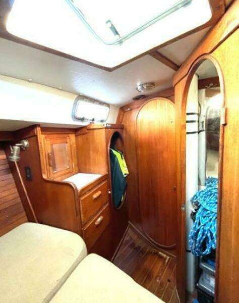 1986 J Boats Masthead Sloop