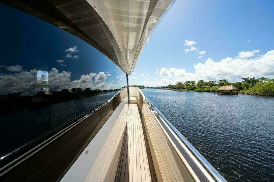 2015 Monte Carlo Yachts MCY86