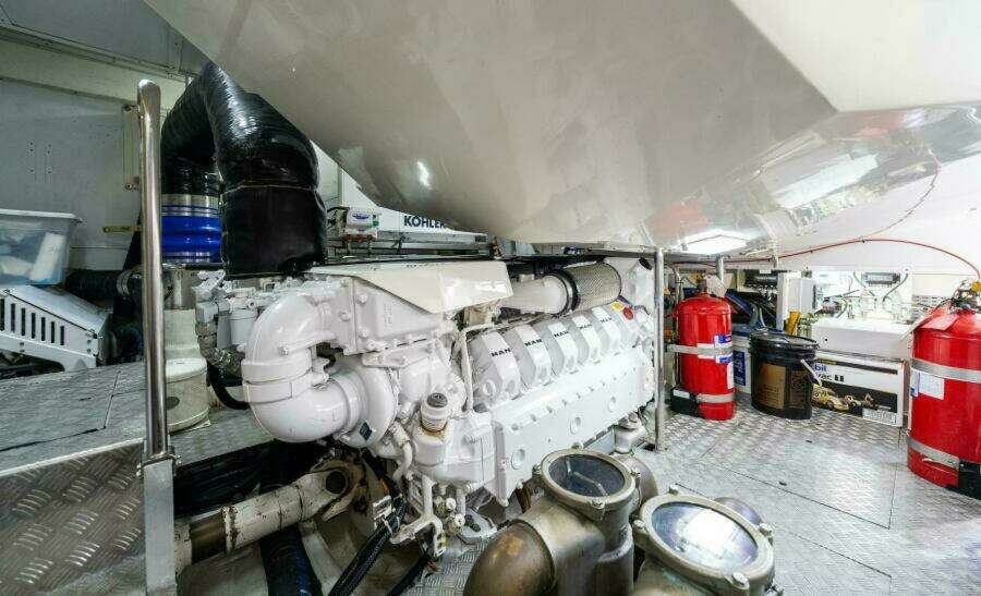 2015 Monte Carlo Yachts MCY86