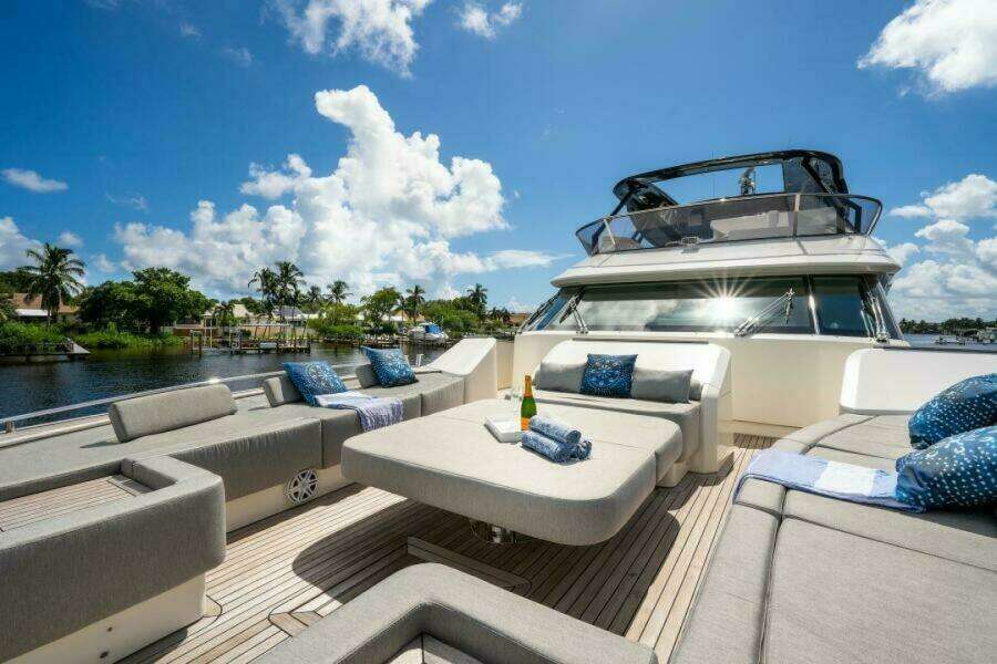 2015 Monte Carlo Yachts MCY86