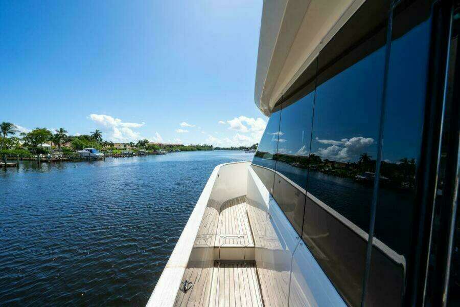 2015 Monte Carlo Yachts MCY86