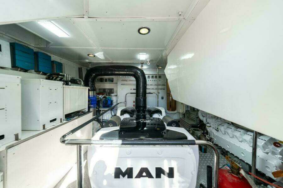 2015 Monte Carlo Yachts MCY86