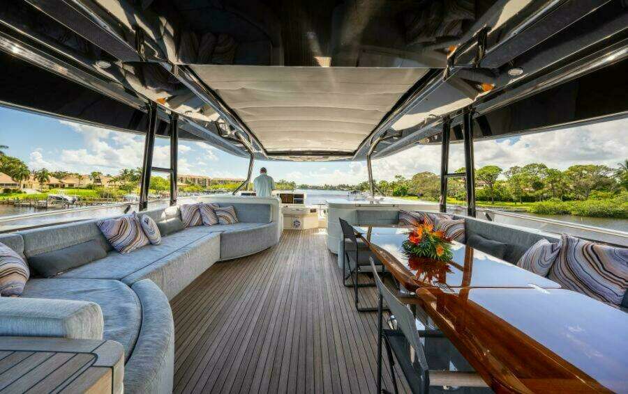 2015 Monte Carlo Yachts MCY86