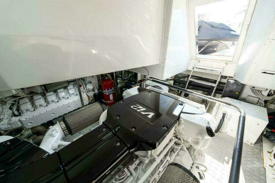 2015 Monte Carlo Yachts MCY86