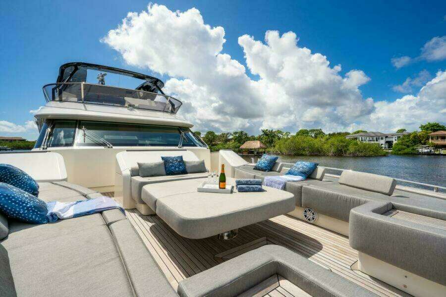 2015 Monte Carlo Yachts MCY86
