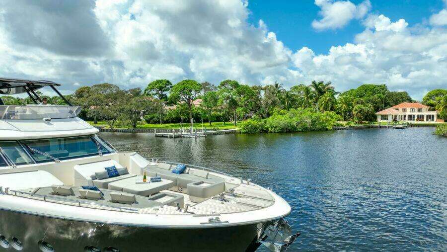 2015 Monte Carlo Yachts MCY86