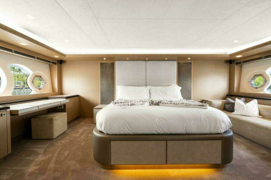 2015 Monte Carlo Yachts MCY86