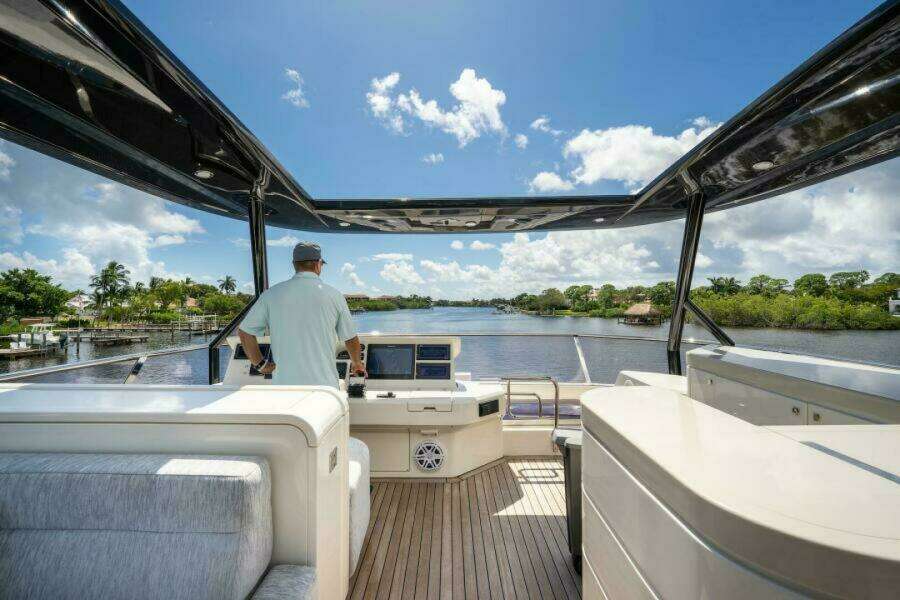 2015 Monte Carlo Yachts MCY86