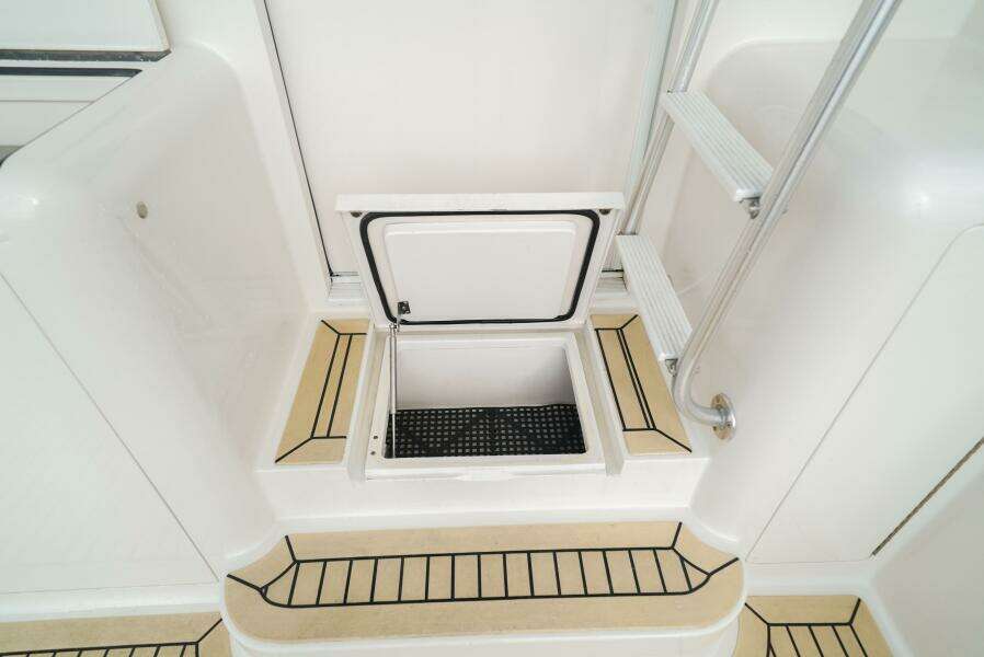 2007 Viking 45 Convertible Bad Habits