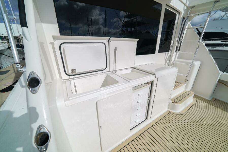 2007 Viking 45 Convertible Bad Habits