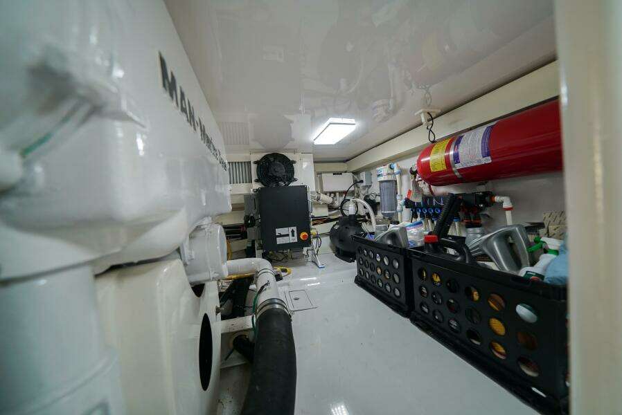 2007 Viking 45 Convertible Bad Habits