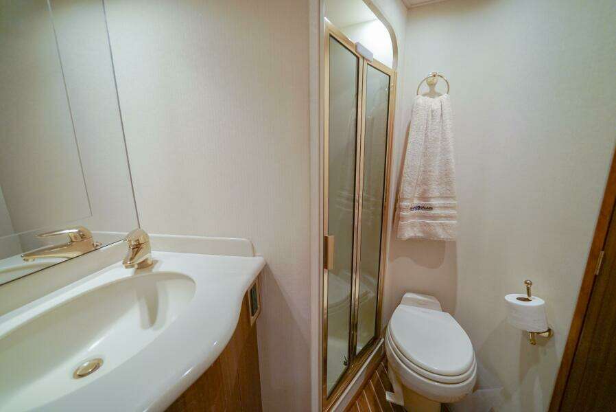 2007 Viking 45 Convertible Bad Habits