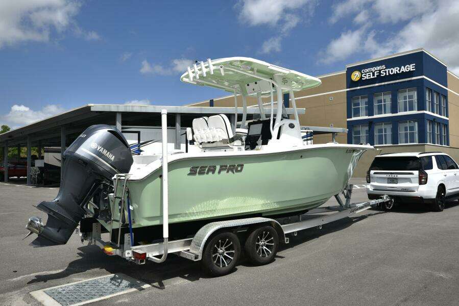 2023 Sea Pro 239 Deep V DLX