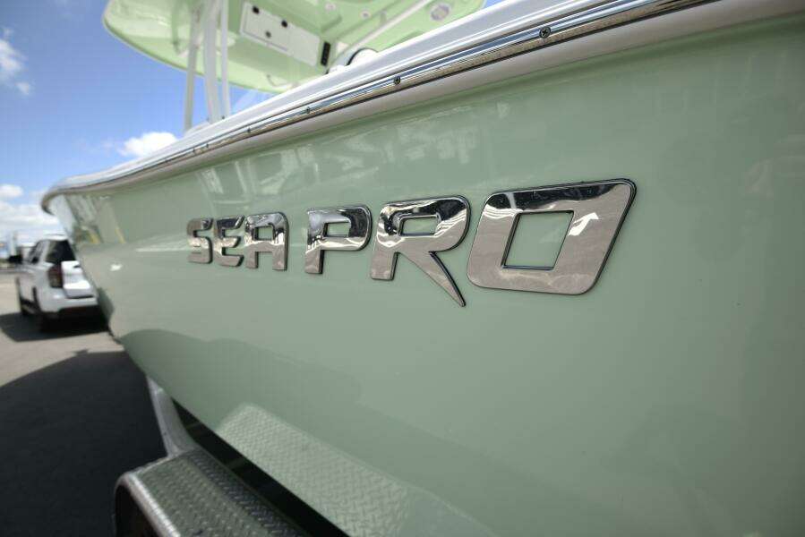 2023 Sea Pro 239 Deep V DLX