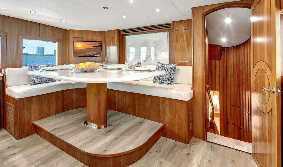 016 Main Deck Galley Dinette