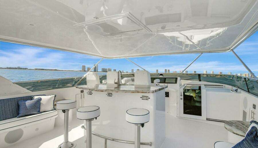 047 Flybridge Bar 03