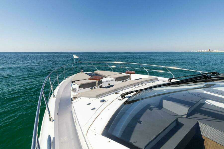 2023 Cruisers Yachts 60 Cantius Fly  Bow