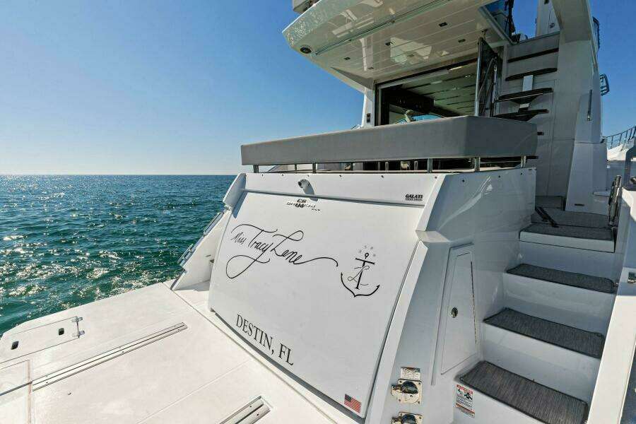 2023 Cruisers Yachts 60 Cantius Fly  Transom