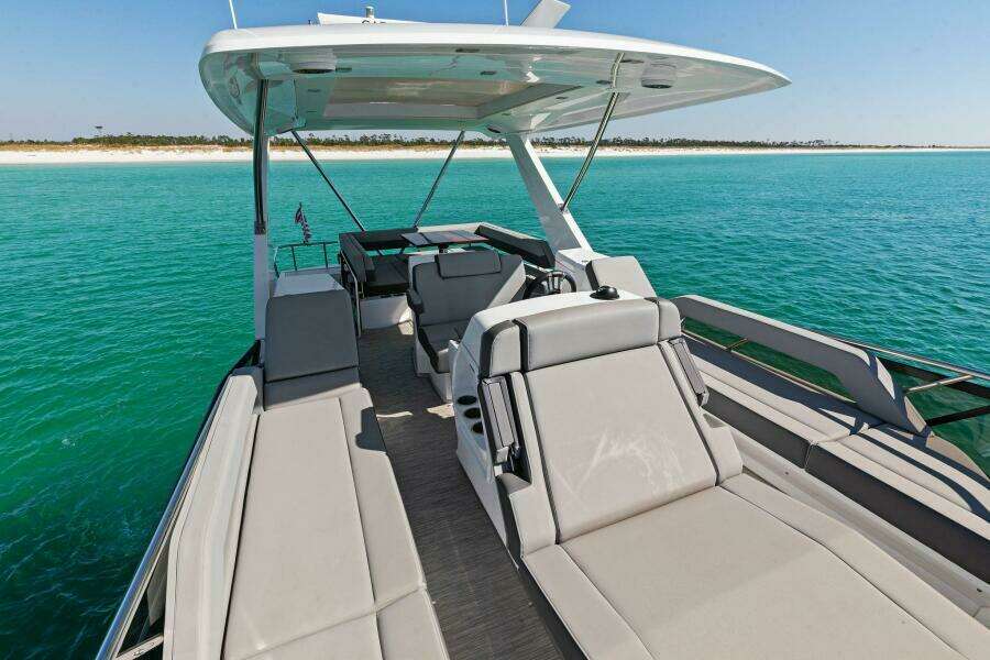 2023 Cruisers Yachts 60 Cantius Fly  Flybridge 4