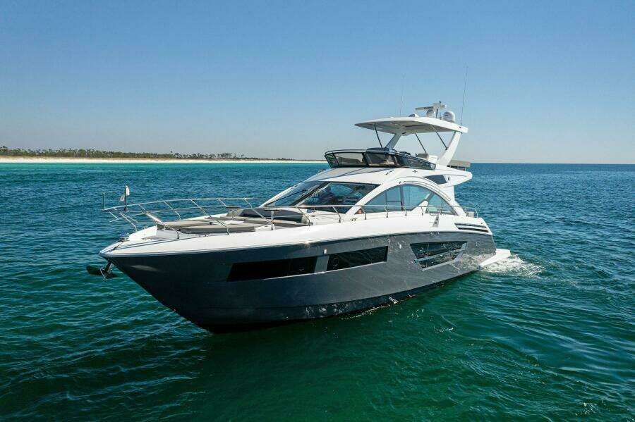 2023 Cruisers Yachts 60 Cantius Fly- Port Bow