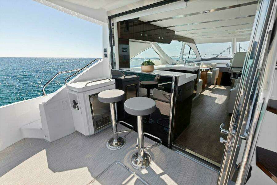 2023 Cruisers Yachts 60 Cantius Fly  Passthrough