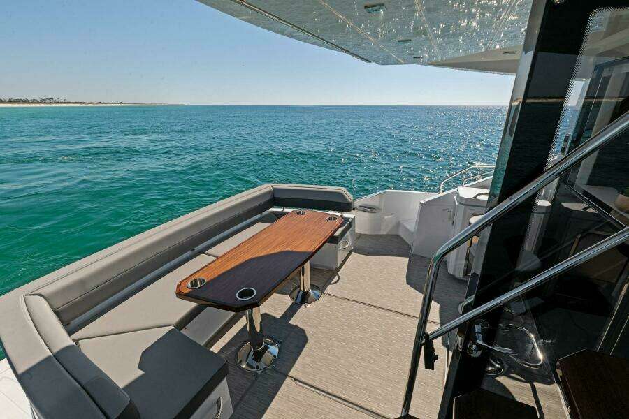 2023 Cruisers Yachts 60 Cantius Fly-Cockpit