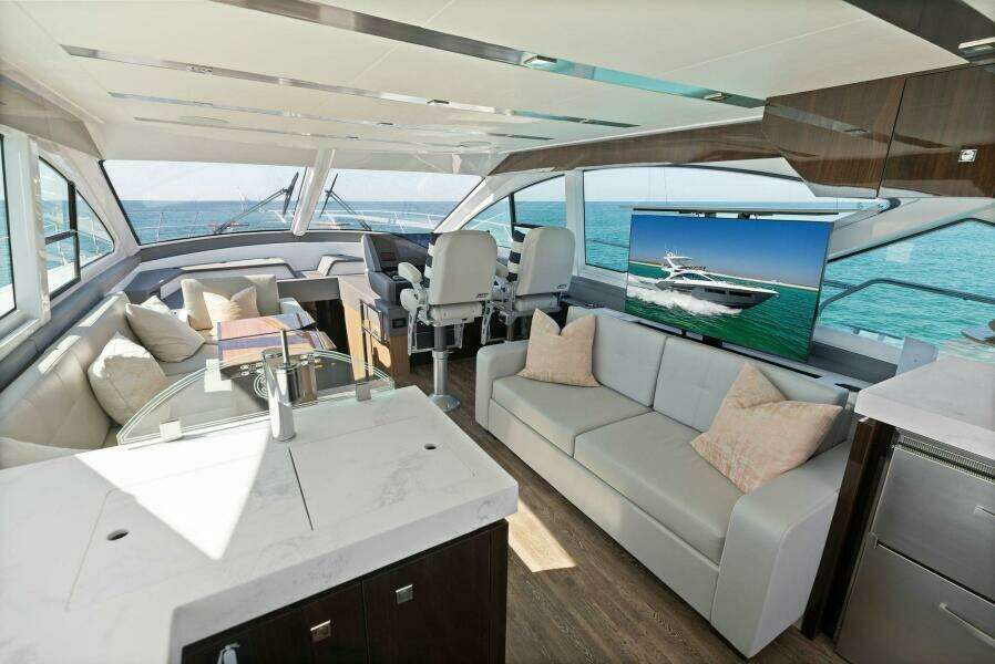 2023 Cruisers Yachts 60 Cantius Fly- Salon