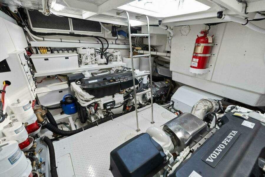 2023 Cruisers Yachts 60 Cantius Fly- Engine Room