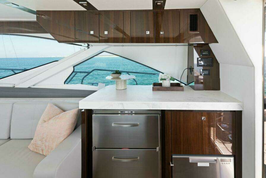 2023 Cruisers Yachts 60 Cantius Fly- Galley