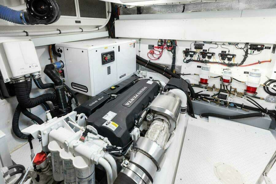 2023 Cruisers Yachts 60 Cantius Fly- Generator