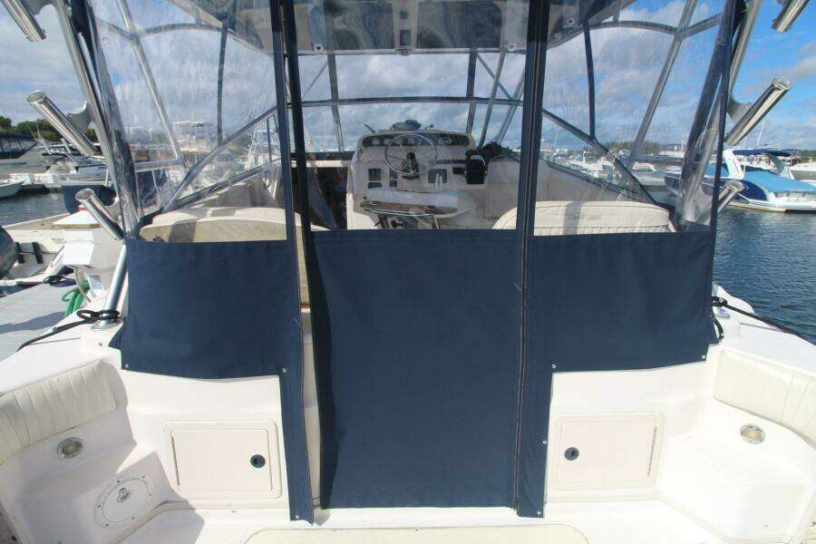 2001 Grady-White 330 Express